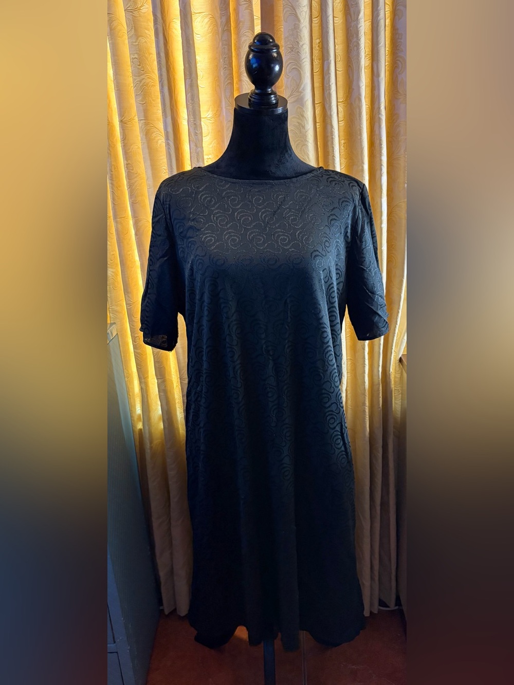 Vtg Anthony Richards Black Embossed Swirl Shift Dress